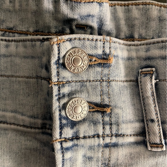 Express Super High Rise Midi Light Acid Wash Shorts - Picture 3 of 6